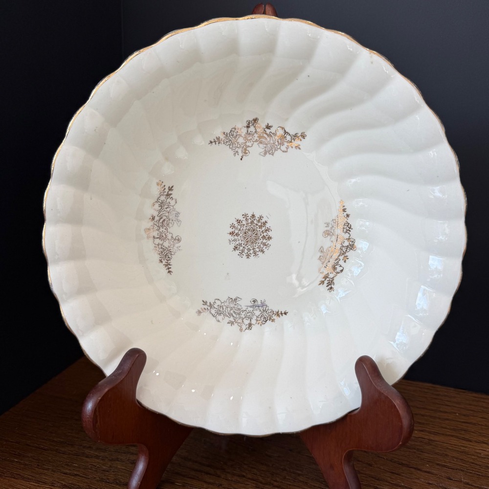 Homer Laughlin Vintage 9" Serving Bowl Gold‎ Filigree White Ceramic 1948